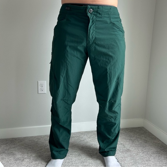 Men’s Green Patagonia Venga Rock Pants - Picture 4 of 14